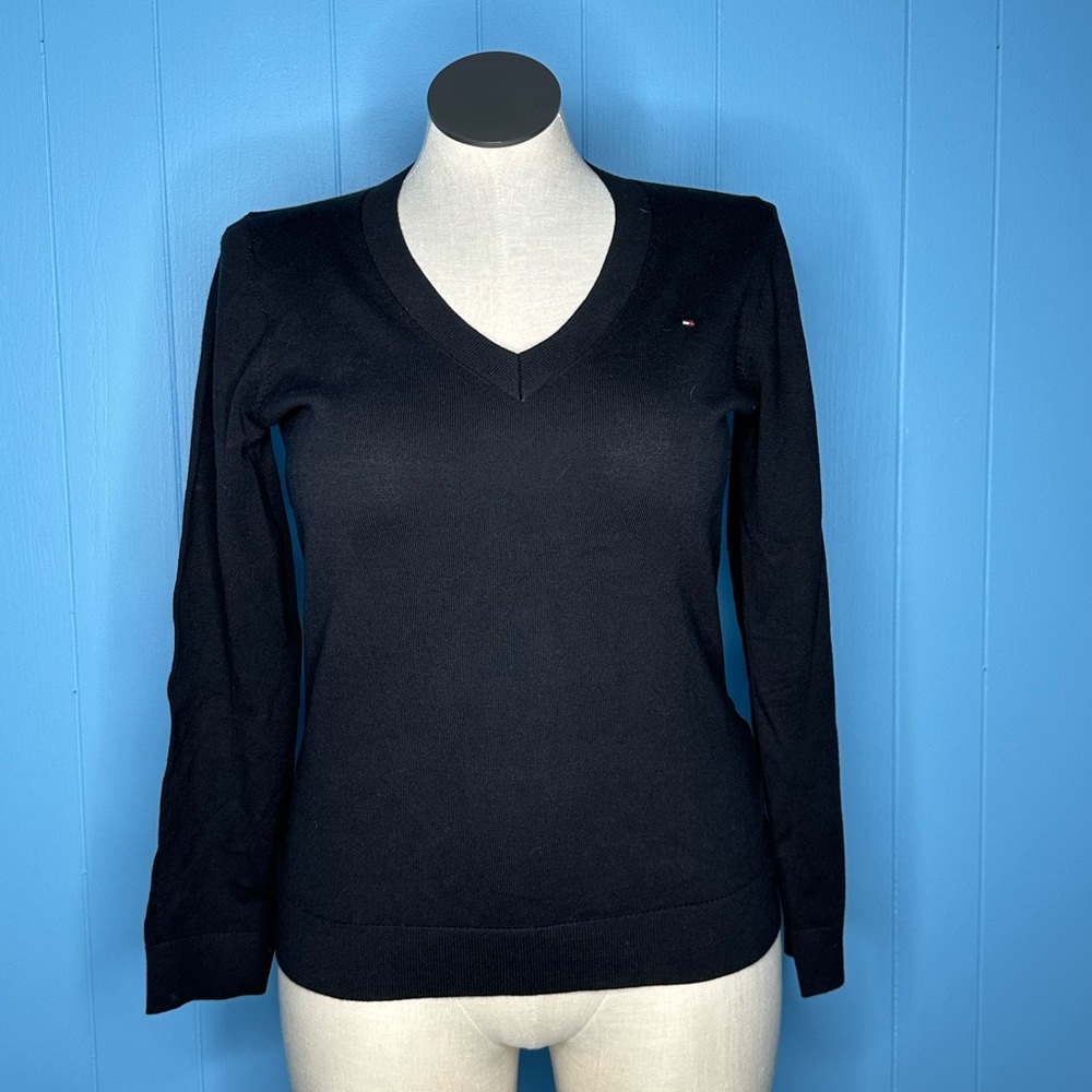 Tommy Hilfiger V Neck Sweater NWT Size Medium